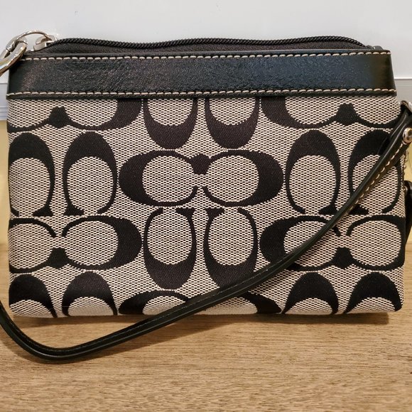 Coach dark brown signature canvas clutch - Picture 2 of 3